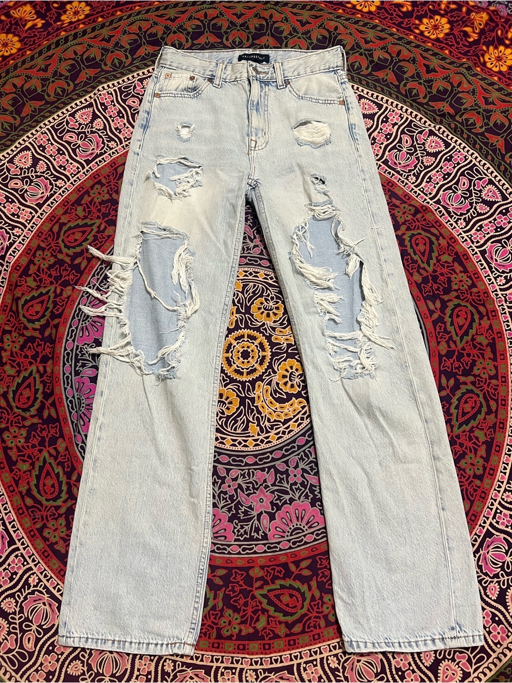 Aéropostale size 2 Women’s Baggy 90’s Ripped Jeans Distressed Denim Mom Jeans